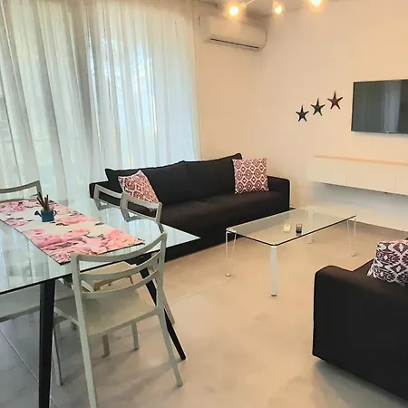 Apartament Comfortable Big Apartment-san Pietro Resort, Lalez, *