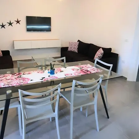 Comfortable Big Apartment-san Pietro Resort, Lalez,
